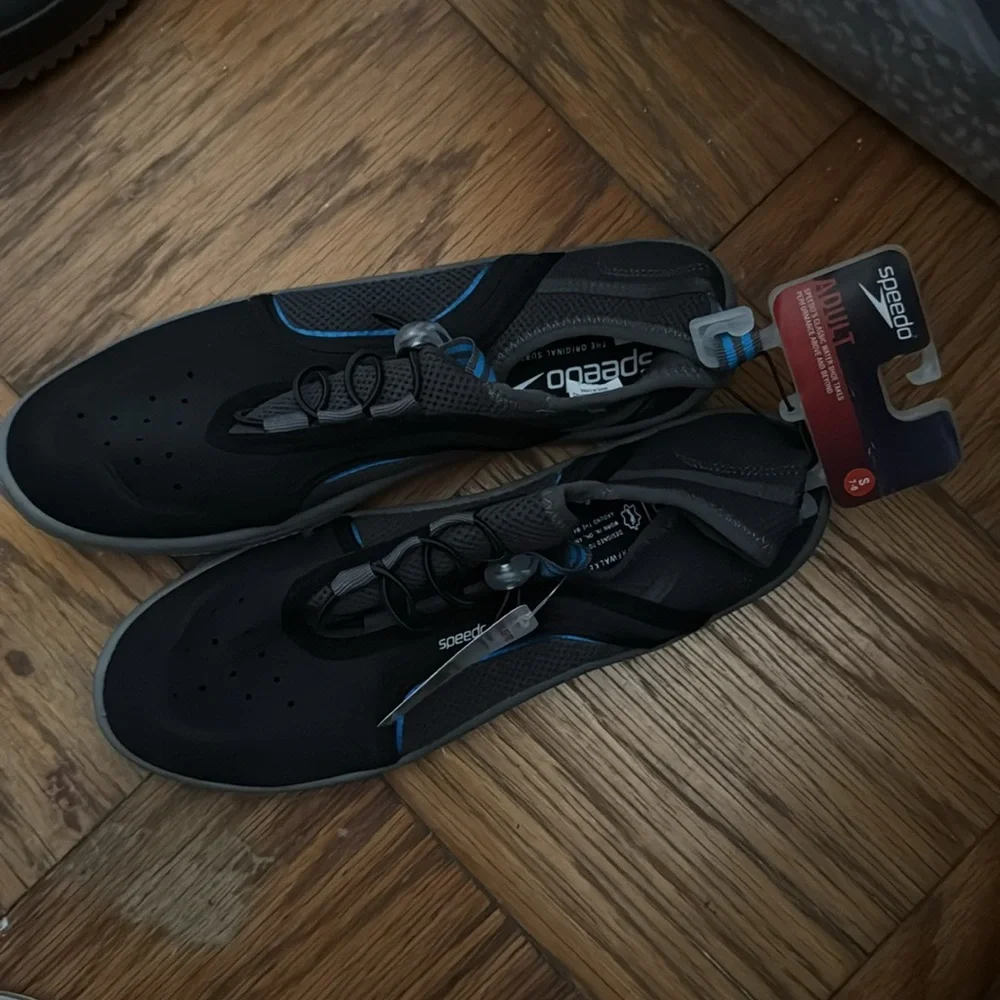 Speedo water shoes 7-8